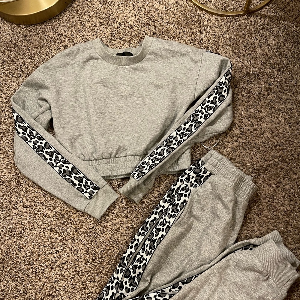 Kittenish jogger set